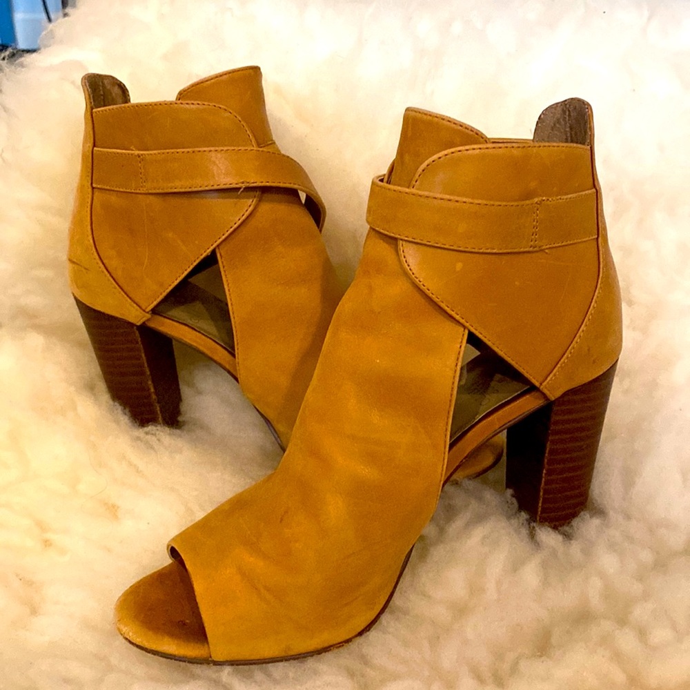 Vince Camuto Peep Toe Brown Leather Booties Size 9